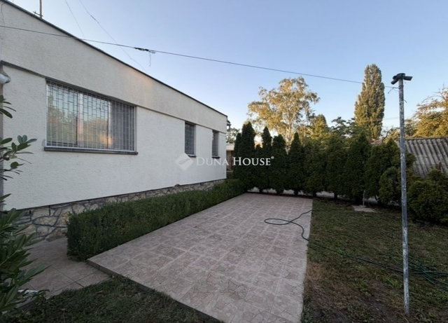 Eladó ikerház, Velencén 50 M Ft, 2+1 szobás