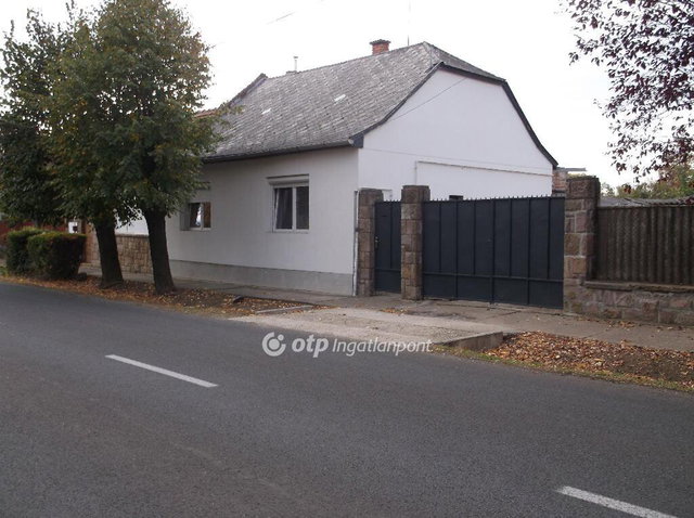 Eladó családi ház, Gyöngyösön 48.9 M Ft, 2+1 szobás