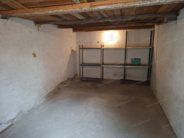 Eladó garázs, Sopronban 9.9 M Ft, 1 szobás / költözzbe.hu