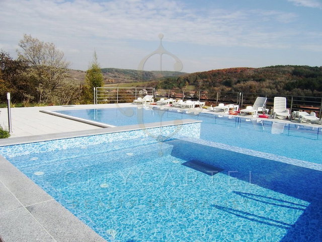 Eladó hotel, Dédestapolcsányban 255.766 M Ft, 14 szobás