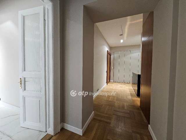 Eladó téglalakás, Budapesten, VI. kerületben 450 M Ft, 2 szobás