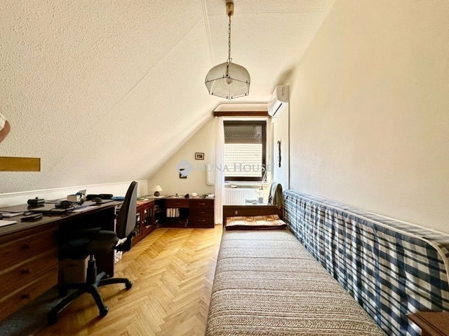Eladó családi ház, Pécsett 125 M Ft, 6 szobás