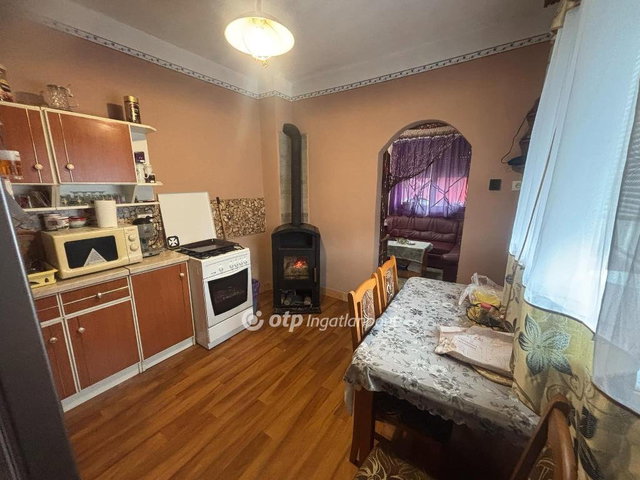 Eladó családi ház, Hernádcécén 9.99 M Ft, 2 szobás