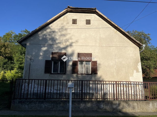 Eladó családi ház, Szakadáton 7.9 M Ft, 3 szobás