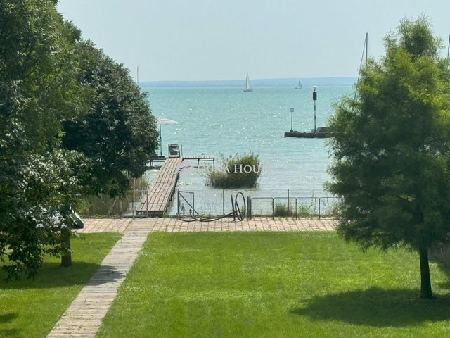 Eladó családi ház, Balatonkenesén 420 M Ft, 3 szobás