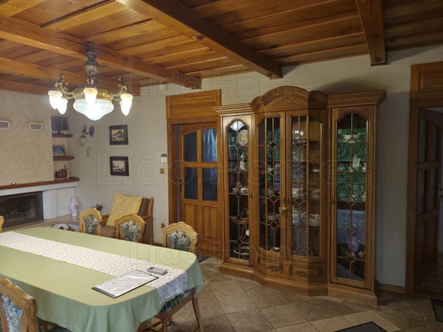 Eladó családi ház, Balatonalmádiban 345 M Ft, 8+4 szobás