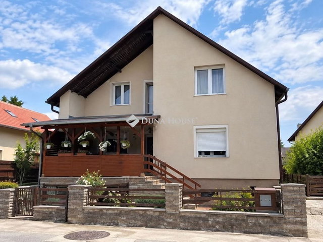 Eladó családi ház, Sóskúton, Szegfű utcában 105 M Ft