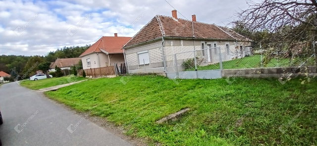 Eladó családi ház, Olaszfán 21.9 M Ft, 2 szobás