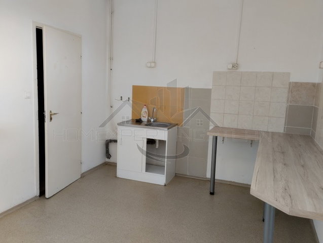 Kiadó üzlethelyiség, Győrött 250 E Ft / hó