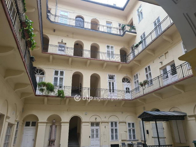 Eladó téglalakás, Budapesten, V. kerületben 109 M Ft, 2 szobás