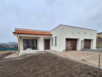 Eladó ikerház, Tinnyén 124.9 M Ft, 4 szobás