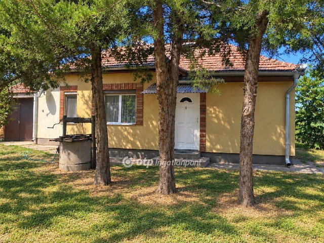 Eladó családi ház, Abában 35.9 M Ft, 1+2 szobás