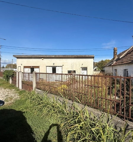 Eladó családi ház, Székesfehérvárott 43 M Ft, 3 szobás