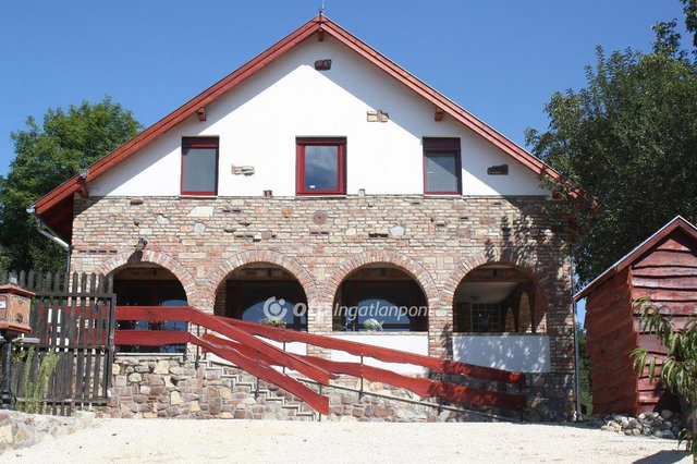Eladó hotel, Herenden 750 M Ft / költözzbe.hu