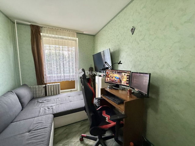 Eladó panellakás, Pécsett, Szabó Ervin téren 44.9 M Ft
