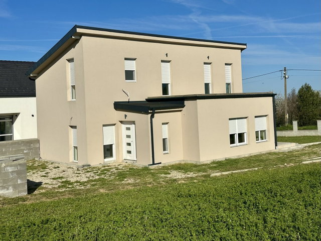 Eladó családi ház, Alsópáhokon 109 M Ft, 3 szobás