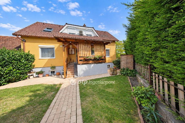 Eladó családi ház, Balatonfűzfőn 109.9 M Ft, 4+2 szobás
