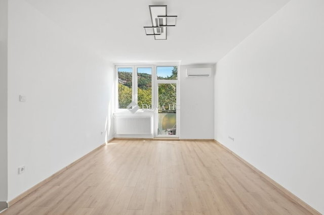 Eladó téglalakás, Tatabányán 41.5 M Ft, 1+2 szobás