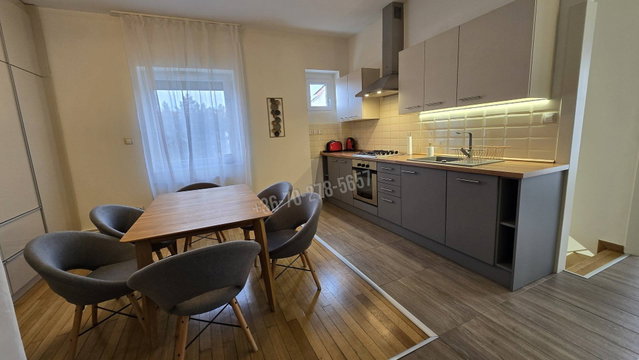 Kiadó téglalakás, albérlet, Pécsett 220 E Ft / hó, 3 szobás