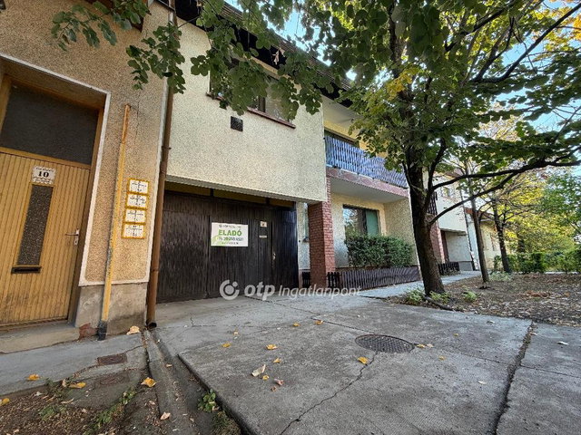 Eladó téglalakás, Békéscsabán 75 M Ft, 4 szobás