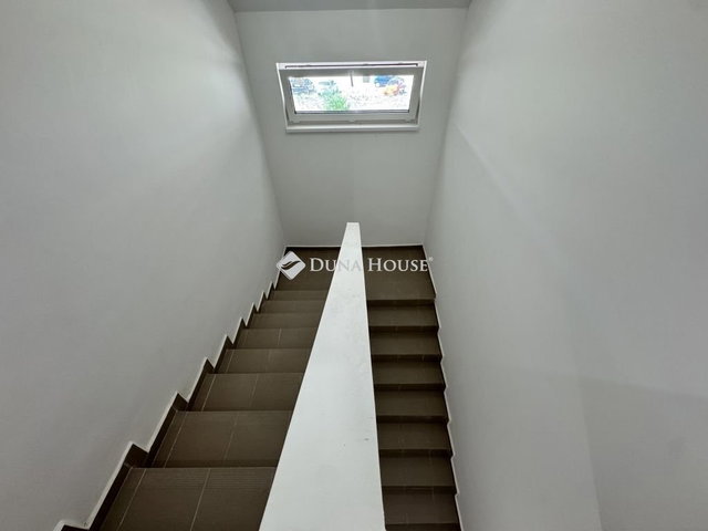 Eladó téglalakás, Veresegyházon 65 M Ft, 4 szobás