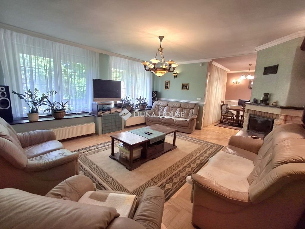 7 bed · 332m² · 209.000.000 ft