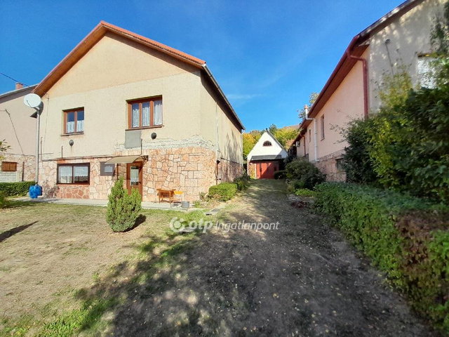 Eladó családi ház, Tardoson 75 M Ft, 3 szobás