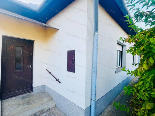 Eladó családi ház, Szolnokon 52 M Ft, 3 szobás