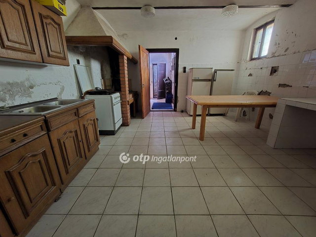 Eladó családi ház, Tabdin 74 M Ft, 45 szobás