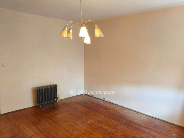 Eladó családi ház, Székesfehérvárott 80 M Ft, 2 szobás