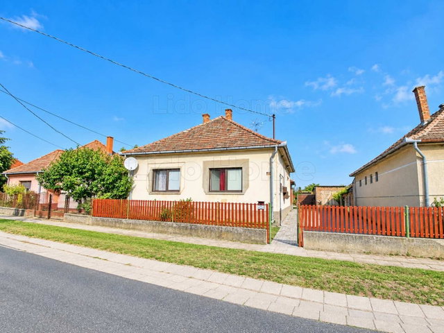 Eladó családi ház, Mezőcsokonyán 29.99 M Ft, 4 szobás