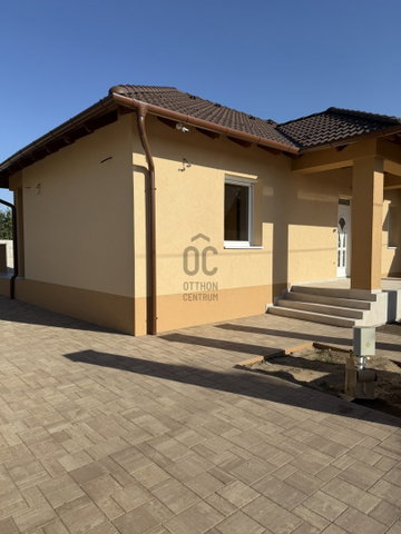 Eladó családi ház, Abonyban 79.9 M Ft, 2 szobás