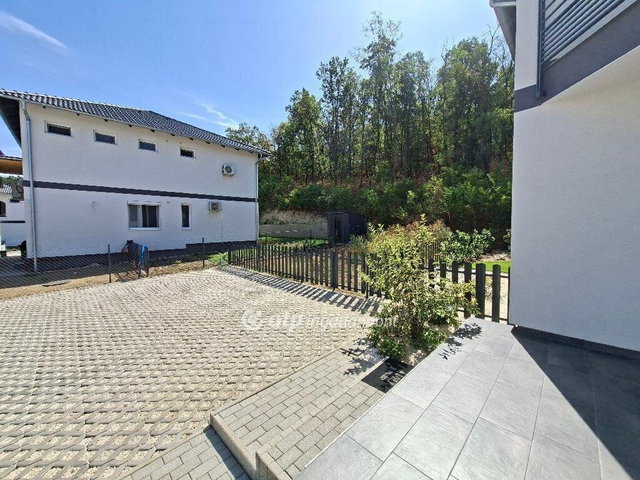 Eladó téglalakás, Mendén 89 M Ft, 4 szobás