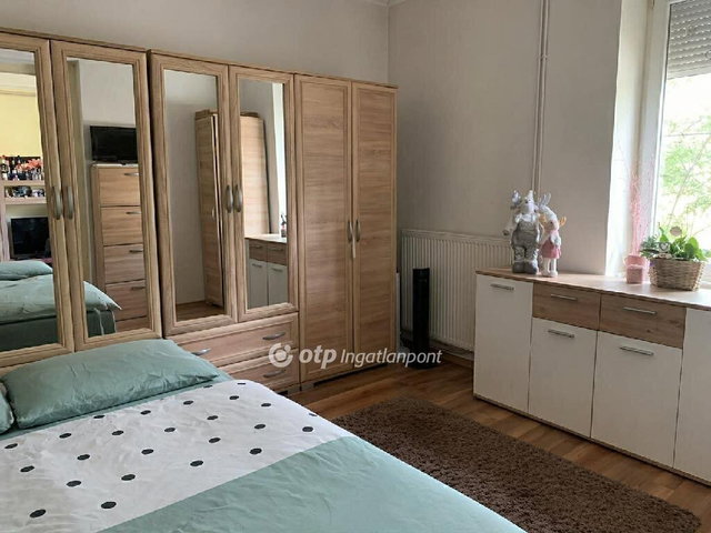 Eladó családi ház, Vecsésen 90 M Ft, 4 szobás