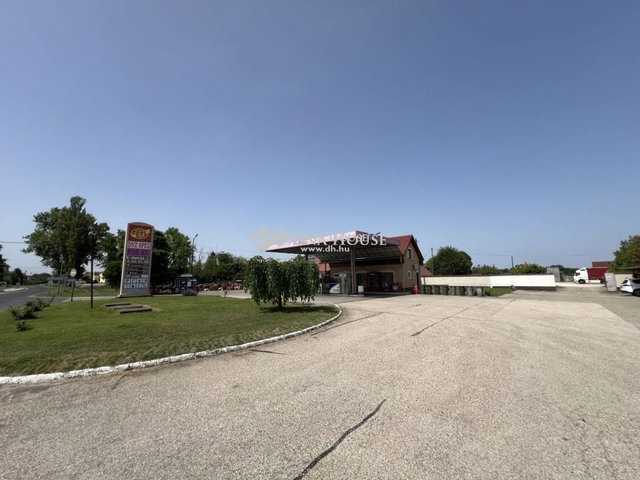 Eladó ipari ingatlan, Jászszentlászlón, Május 1. utcában