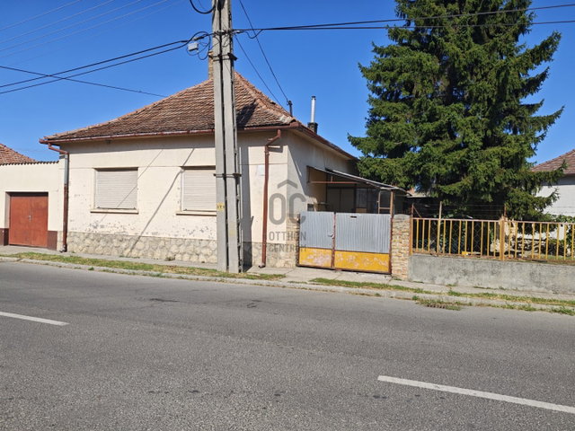 Eladó családi ház, Mohácson 35 M Ft, 3 szobás