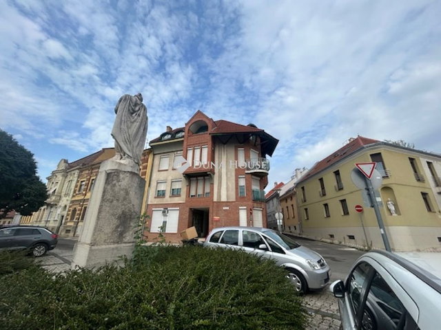Eladó téglalakás, Pécsett, Mária utcában 99.9 M Ft, 4 szobás