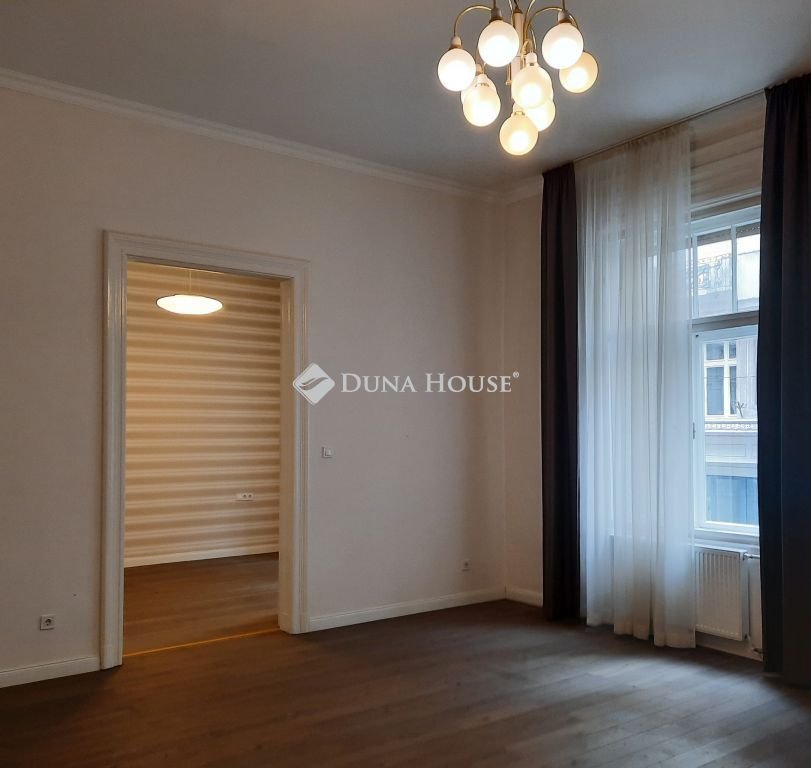 Téglalakás · 3 hálószoba · 139 m² · 909.300 Ft