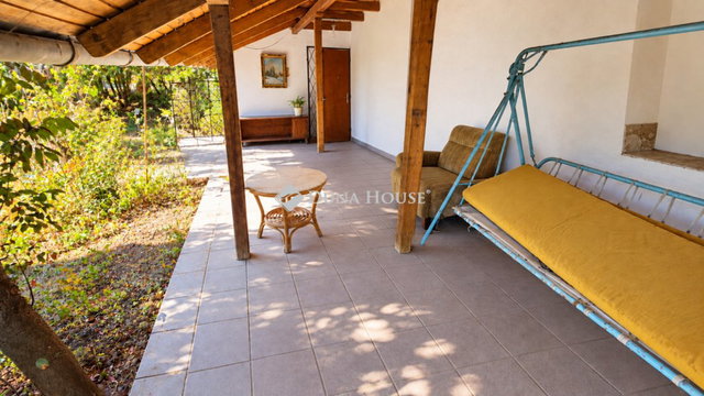 Eladó családi ház, Úrin 35 M Ft, 1 szobás