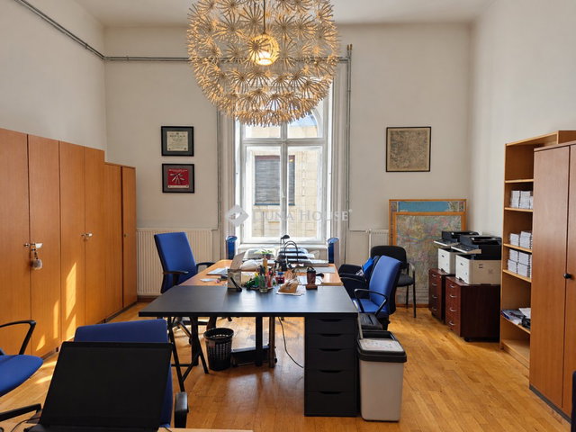 Eladó téglalakás, Budapesten, VI. kerületben, Teréz körúton