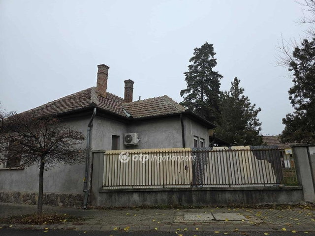 Eladó családi ház, Veresegyházon 128 M Ft, 6 szobás