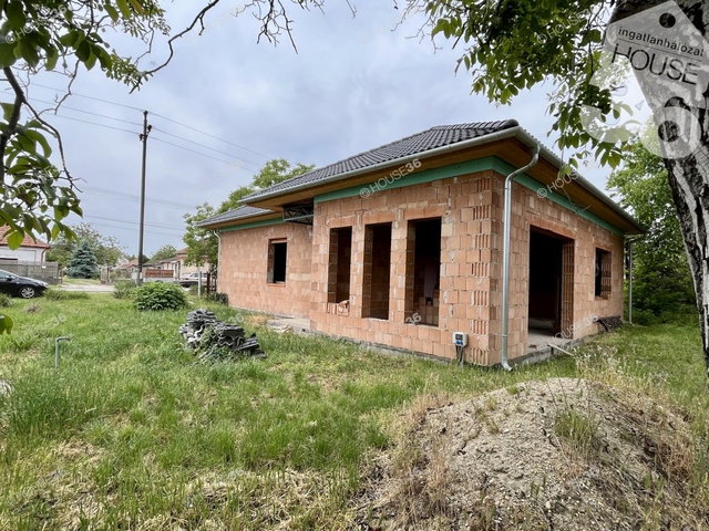 Eladó családi ház, Tiszaalpáron 26.5 M Ft, 3 szobás