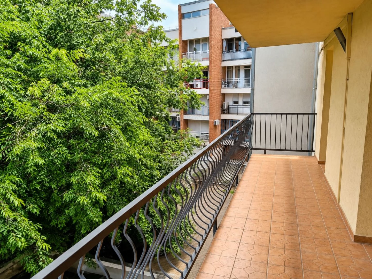 2 bed · 67m² · 290.000 ft
