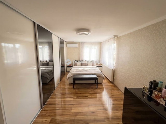 Eladó ikerház, Budapesten, XXI. kerületben 150 M Ft, 7 szobás