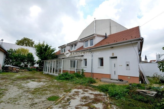 Eladó családi ház, Kecskeméten 135 M Ft, 5 szobás