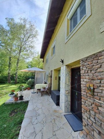 Eladó családi ház, Szentendrén 139 M Ft, 5 szobás