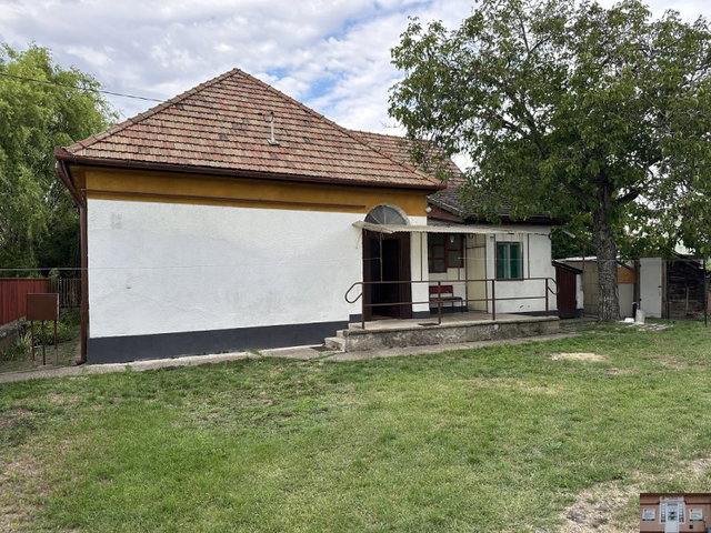 Kiadó családi ház, albérlet, Monoron 250 E Ft / hó, 4 szobás