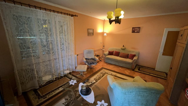 Eladó családi ház, Makón, Aradi utcában 83 M Ft, 6 szobás