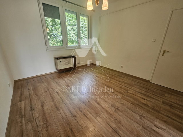 Eladó téglalakás, Szolnokon, Mikszáth Kálmán utcában 37.5 M Ft