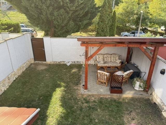 Eladó téglalakás, Pécsett 99 M Ft, 5 szobás